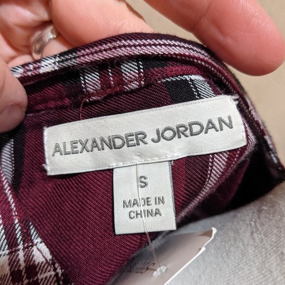 NWT Burgundy Plaid Henley top - Picture 4 of 6